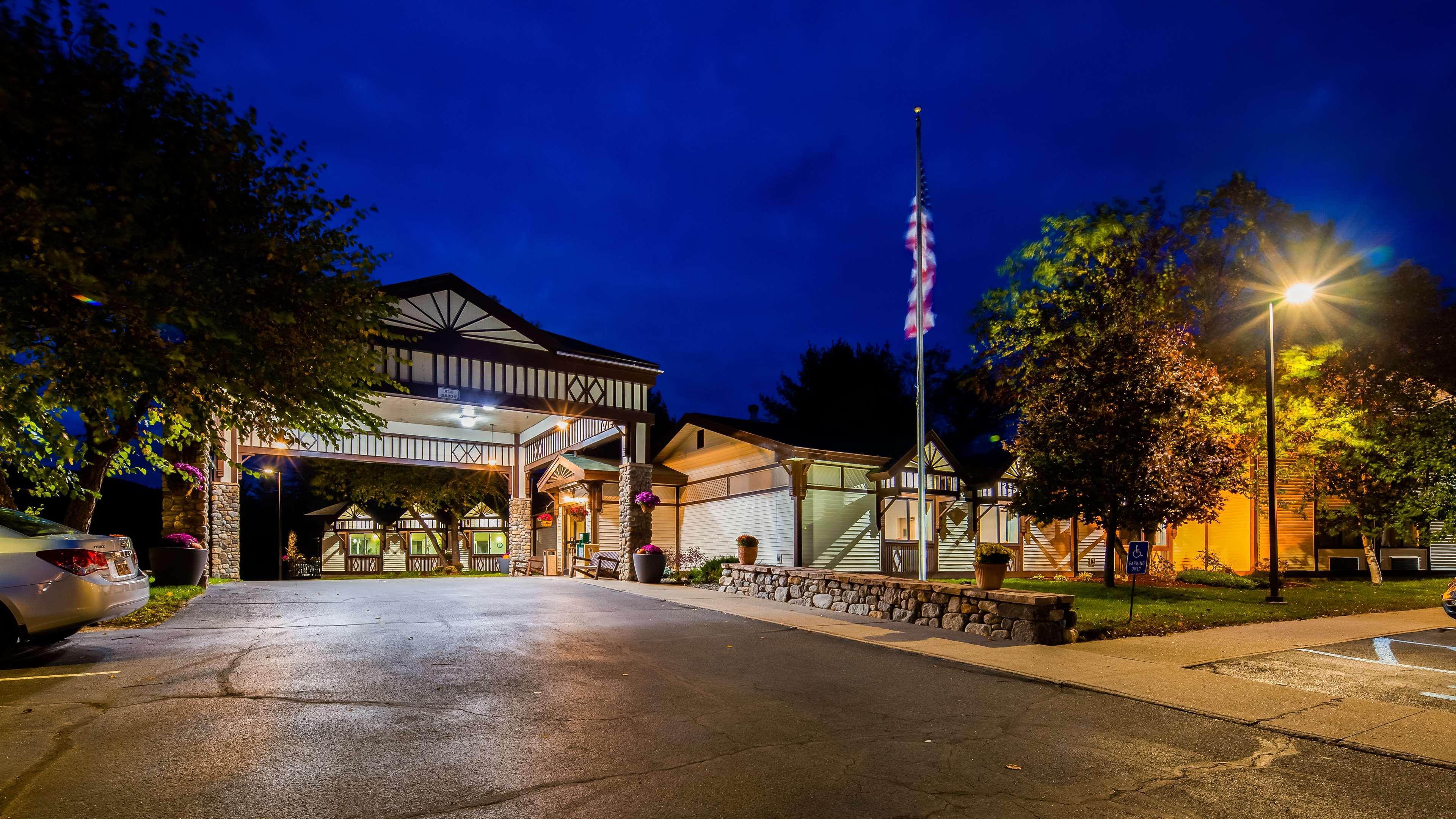 Best Western Saranac Lake Hotel Exterior foto