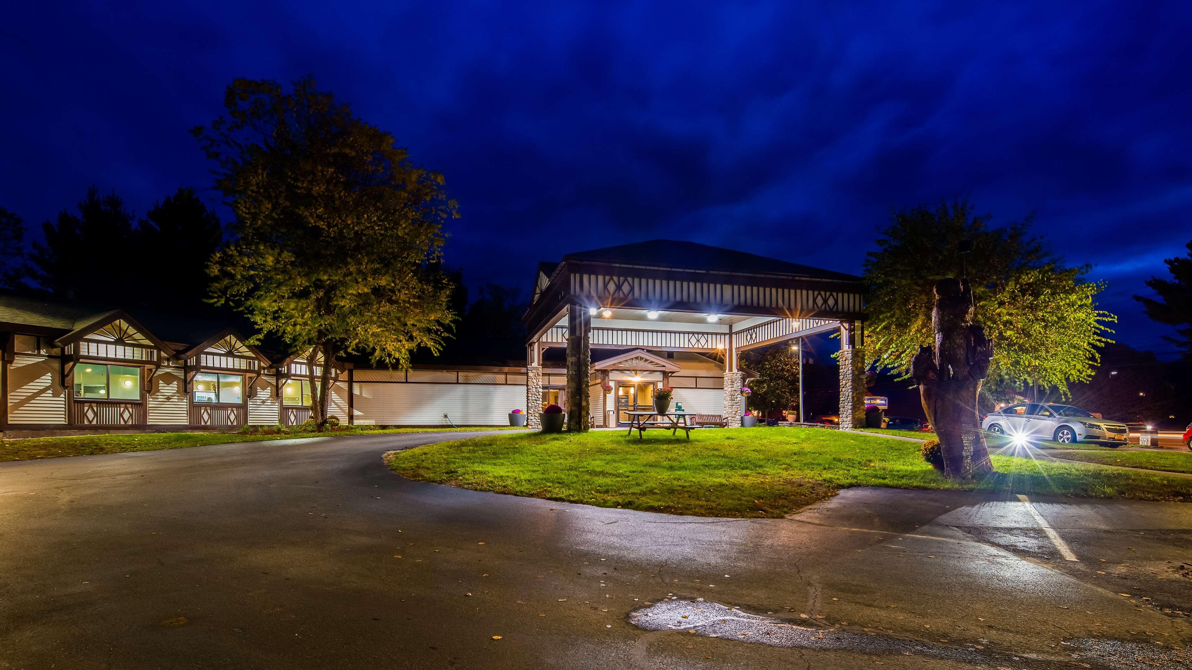 Best Western Saranac Lake Hotel Exterior foto